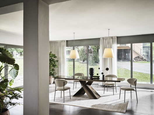 Axiom dining table - myhome